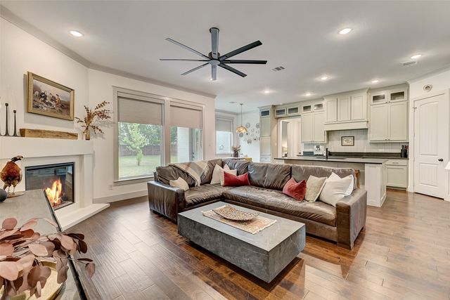 1048 Whisper Willows Drive, Fort Worth, TX 76052
