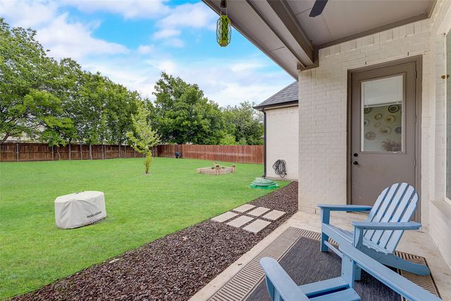 1048 Whisper Willows Drive, Fort Worth, TX 76052