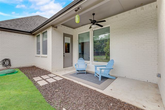 1048 Whisper Willows Drive, Fort Worth, TX 76052