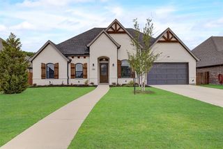 1048 Whisper Willows Drive, Fort Worth, TX 76052