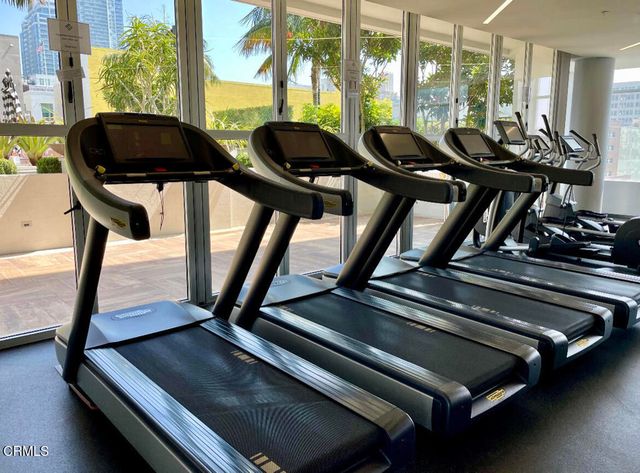 1050 S Grand Avenue 2004, Los Angeles, CA 90015