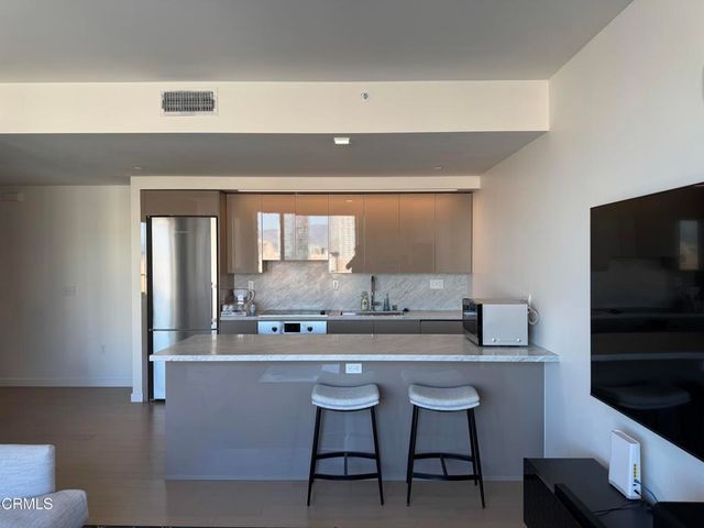 1050 S Grand Avenue 2004, Los Angeles, CA 90015