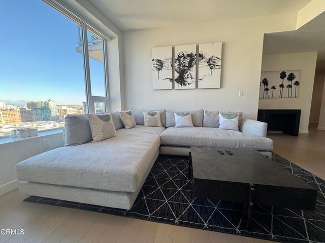 1050 S Grand Avenue 2004, Los Angeles, CA 90015