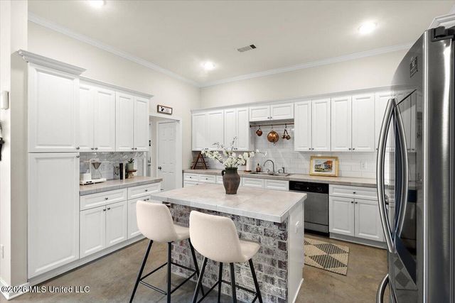 736 Sawgrass Lakes Drive, Brandon, MS 39042