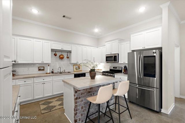 736 Sawgrass Lakes Drive, Brandon, MS 39042