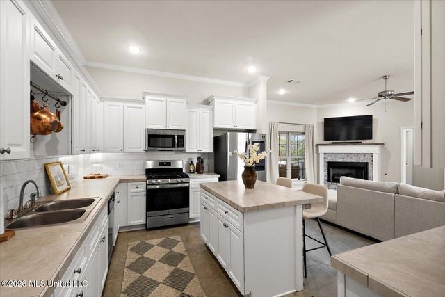 736 Sawgrass Lakes Drive, Brandon, MS 39042