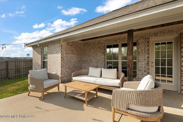 736 Sawgrass Lakes Drive, Brandon, MS 39042