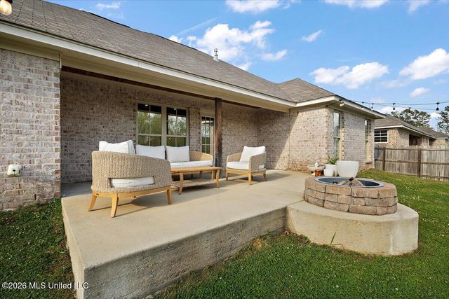 736 Sawgrass Lakes Drive, Brandon, MS 39042