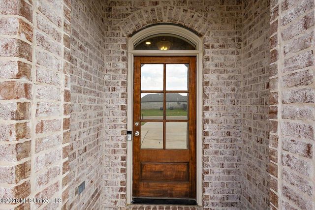 736 Sawgrass Lakes Drive, Brandon, MS 39042