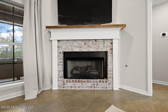 736 Sawgrass Lakes Drive, Brandon, MS 39042