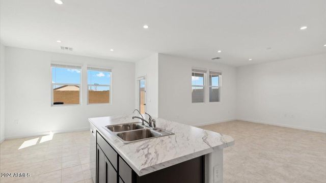 2761 W Sheppard Avenue, Apache Junction, AZ 85120