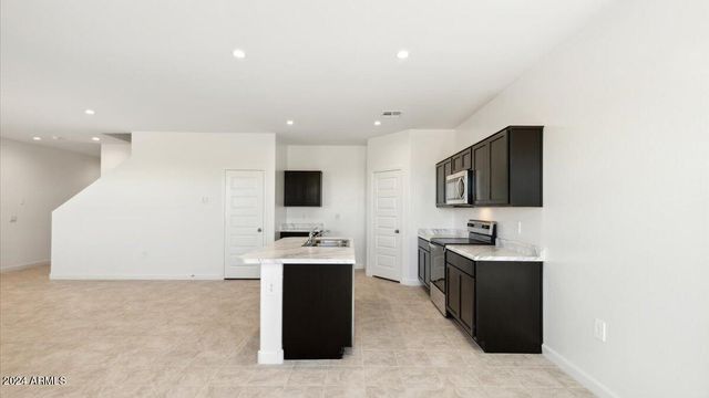 2761 W Sheppard Avenue, Apache Junction, AZ 85120
