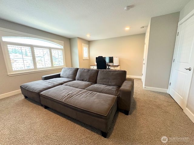 885 N Squire Drive, Ridgefield, WA 98642