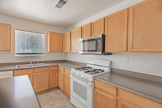 709 Noah Avenue SW, Albuquerque, NM 87121