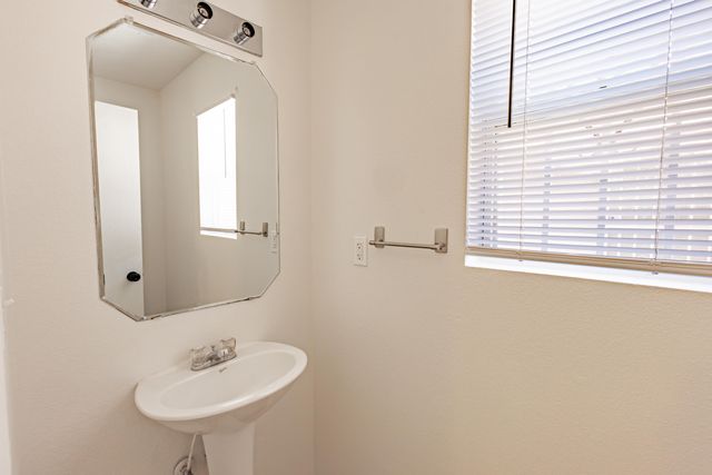 709 Noah Avenue SW, Albuquerque, NM 87121