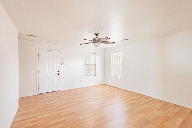 709 Noah Avenue SW, Albuquerque, NM 87121