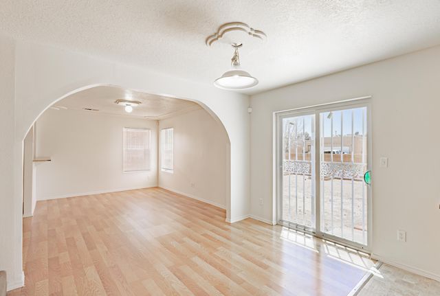 709 Noah Avenue SW, Albuquerque, NM 87121