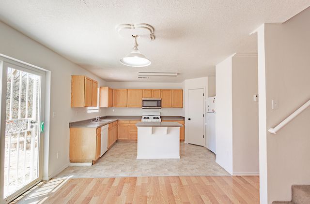 709 Noah Avenue SW, Albuquerque, NM 87121