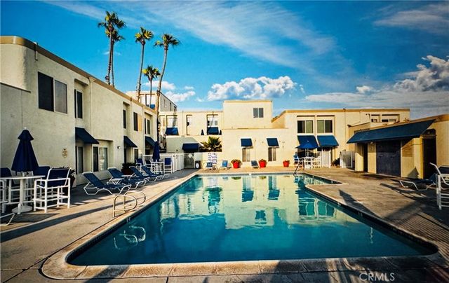 711 Pacific Coast 330, Huntington Beach, CA 92648