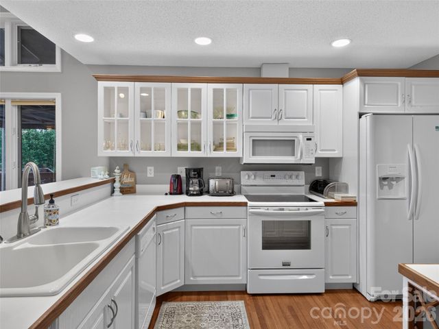 435 Allen Mountain Lane, Spruce Pine, NC 28777