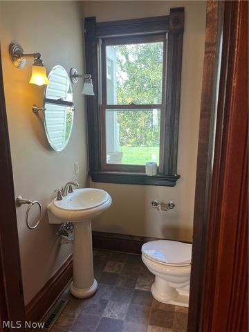 124 High Street, Marietta, OH 45750