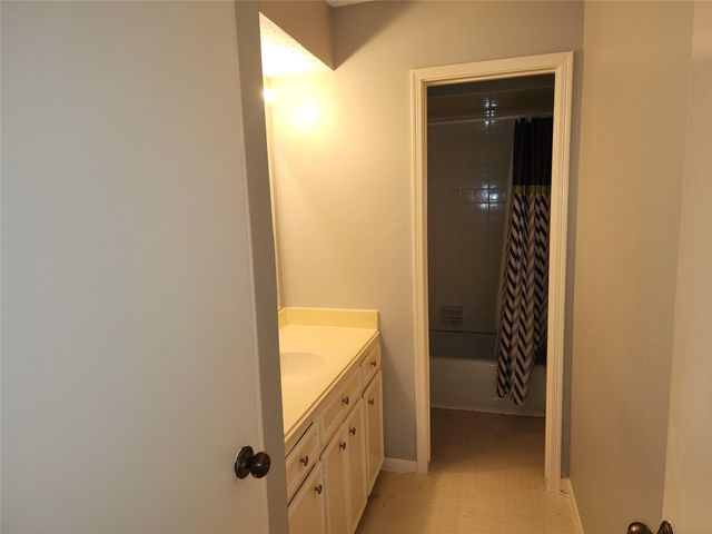11918 Holly Stone Drive, Houston, TX 77070