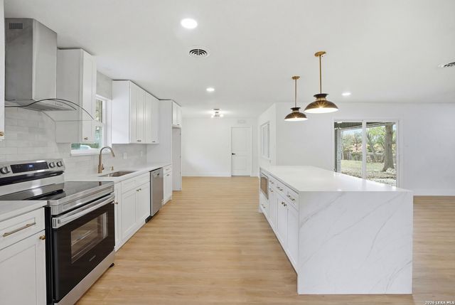 101 Twinleaf, Castle Hills, TX 78213