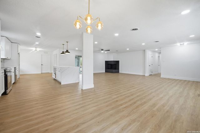 101 Twinleaf, Castle Hills, TX 78213