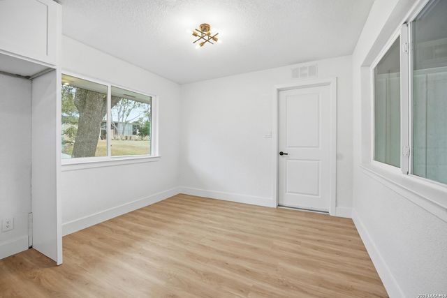 101 Twinleaf, Castle Hills, TX 78213