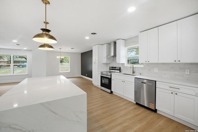 101 Twinleaf, Castle Hills, TX 78213