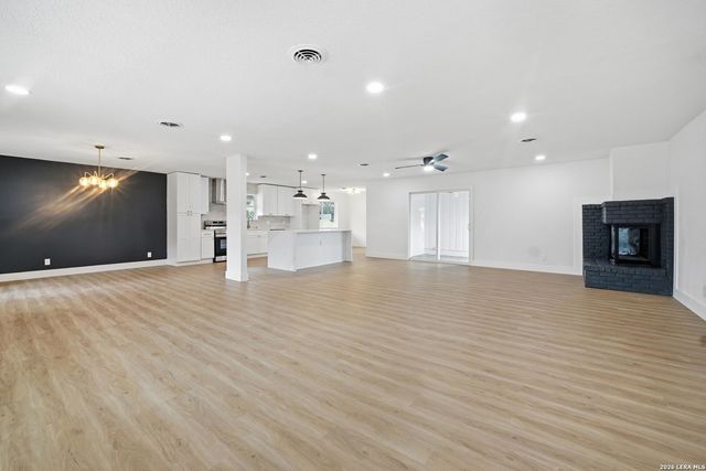 101 Twinleaf, Castle Hills, TX 78213