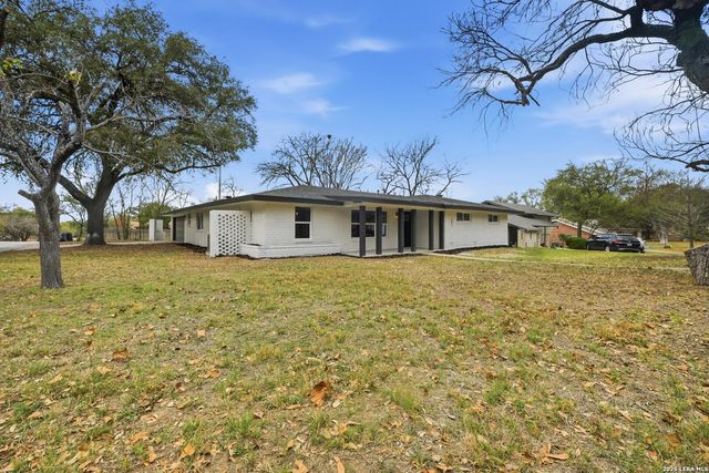 101 Twinleaf, Castle Hills, TX 78213