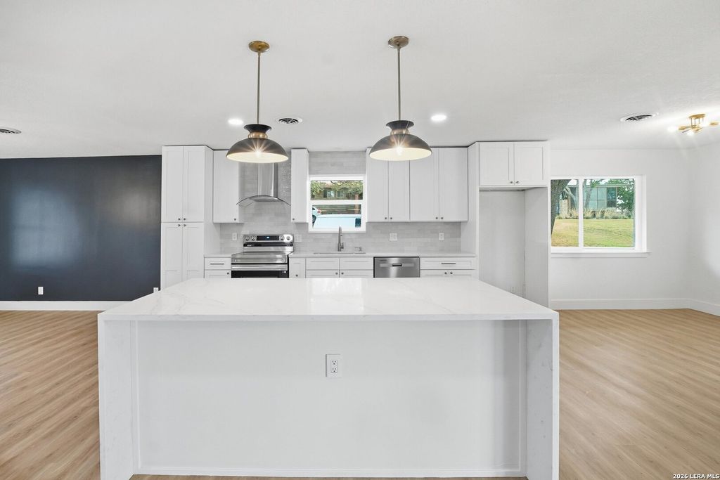 101 Twinleaf, Castle Hills, TX 78213