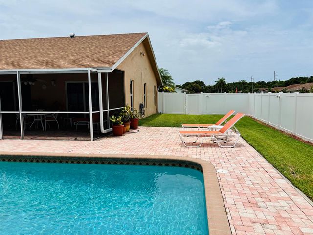 1076 SW 26th Terrace, Deerfield Beach, FL 33442