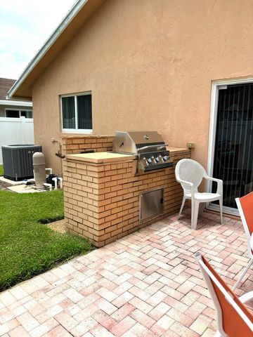 1076 SW 26th Terrace, Deerfield Beach, FL 33442