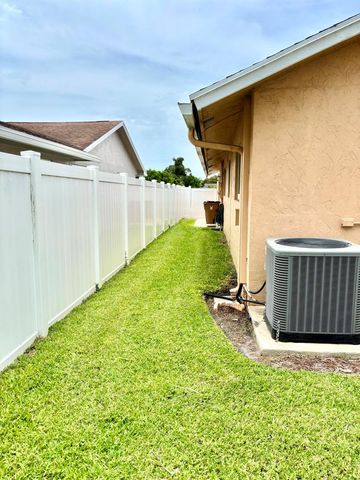 1076 SW 26th Terrace, Deerfield Beach, FL 33442