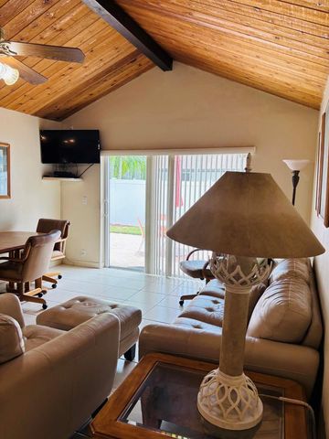 1076 SW 26th Terrace, Deerfield Beach, FL 33442
