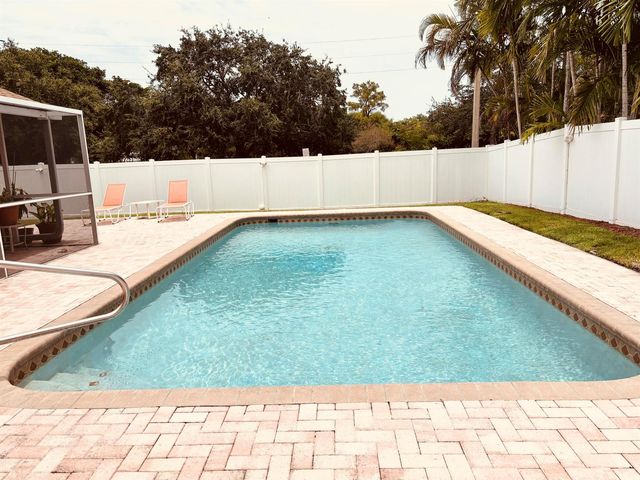 1076 SW 26th Terrace, Deerfield Beach, FL 33442