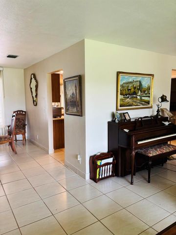 1076 SW 26th Terrace, Deerfield Beach, FL 33442