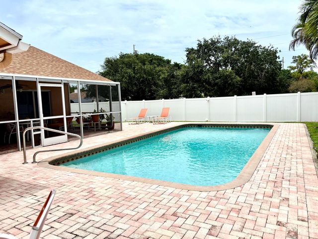 1076 SW 26th Terrace, Deerfield Beach, FL 33442
