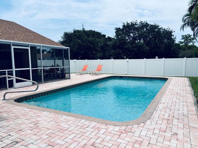 1076 SW 26th Terrace, Deerfield Beach, FL 33442