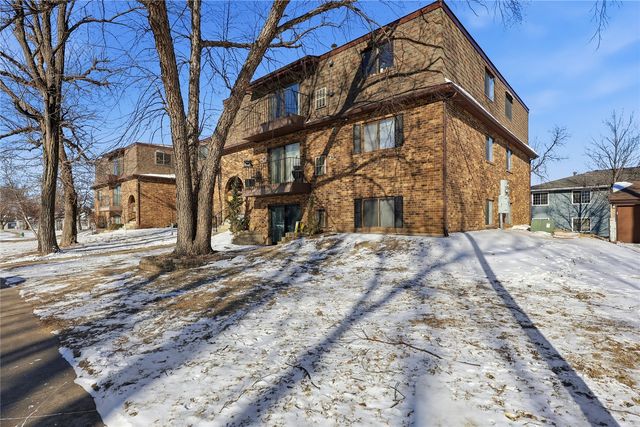 1015 Woodland Heights Court SE 11, Cedar Rapids, IA 52403