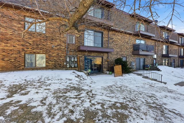 1015 Woodland Heights Court SE 11, Cedar Rapids, IA 52403