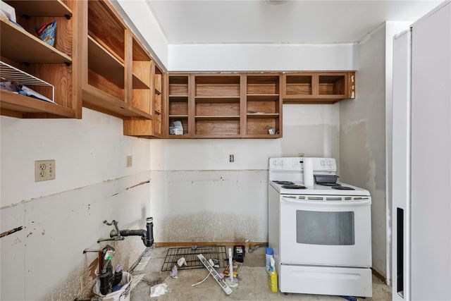 1015 Woodland Heights Court SE 11, Cedar Rapids, IA 52403