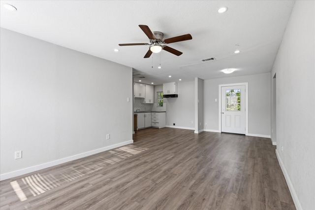 3103 S Edgefield Avenue, Dallas, TX 75224