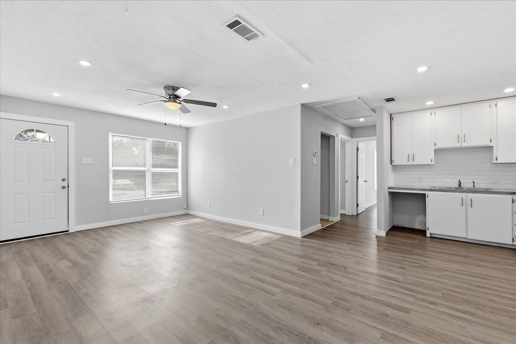 3103 S Edgefield Avenue, Dallas, TX 75224