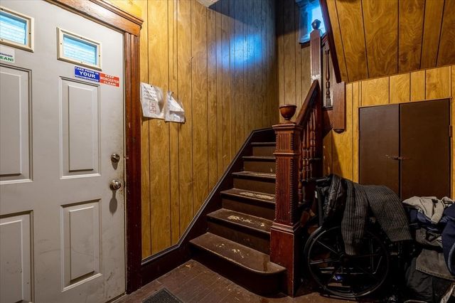 32 Ames St, Worcester, MA 01604