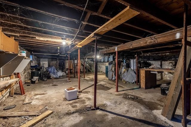 32 Ames St, Worcester, MA 01604