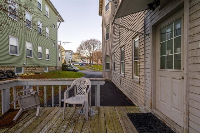 32 Ames St, Worcester, MA 01604