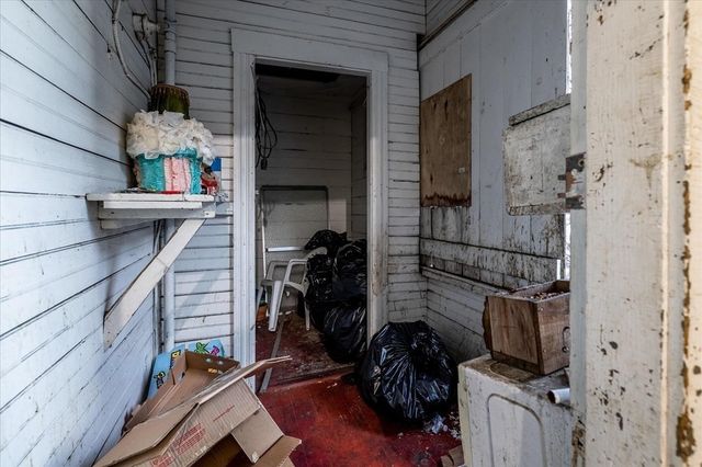 32 Ames St, Worcester, MA 01604
